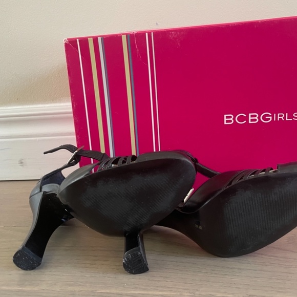 BCBG T-Strap vintage Retro style heels - Picture 11 of 11